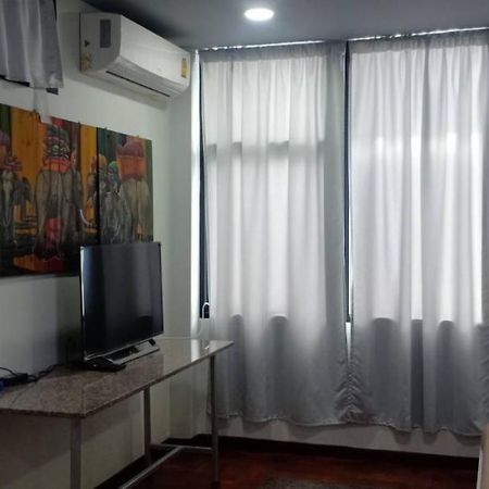 Sriyanar Place Bangkok Luaran gambar