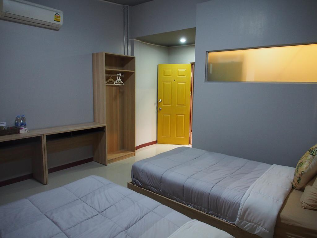 Sriyanar Place Bangkok Luaran gambar